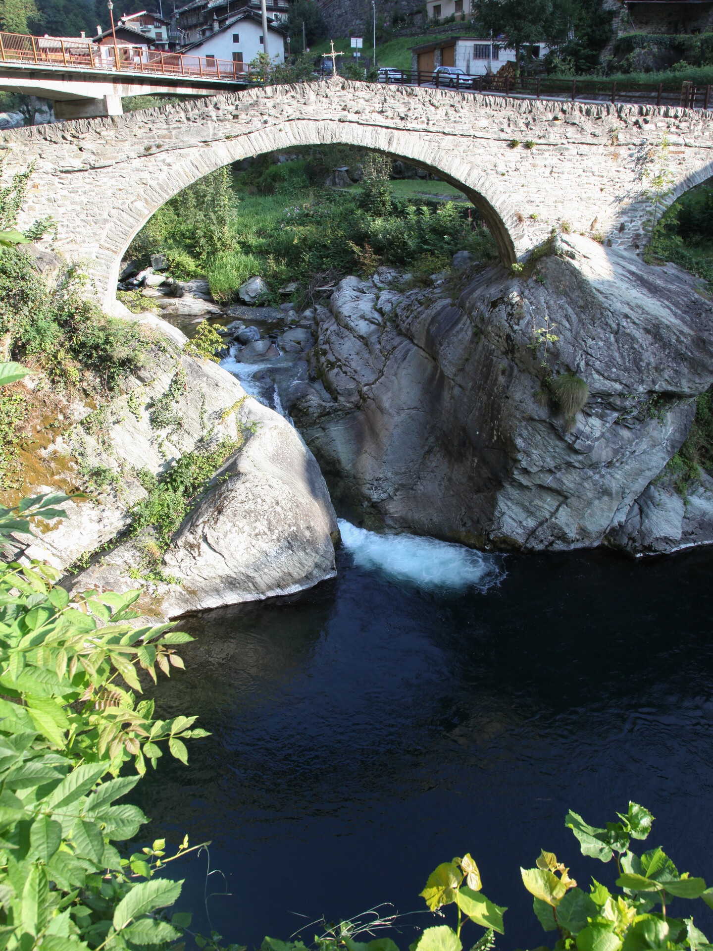 Pontboset : tour des ponts anciens