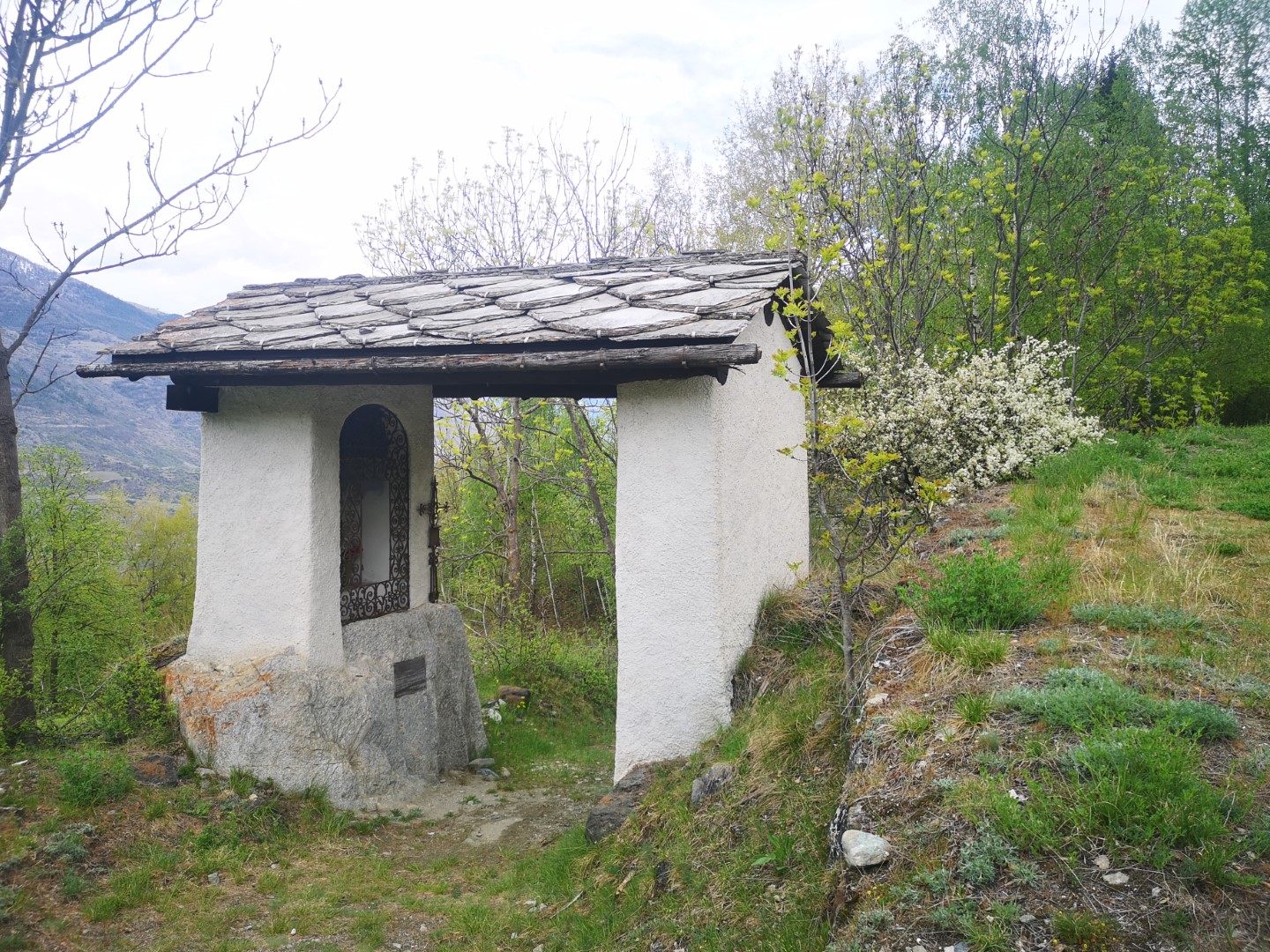 Oratorio de la Peya al inicio del camino n. 3