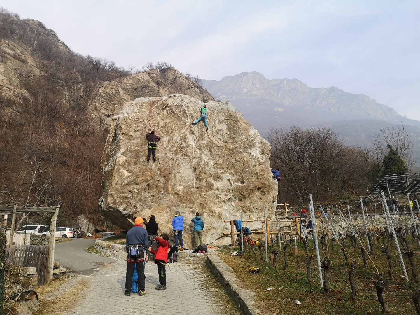 boulder for climbing along the path of the "cammino Balteo" way (stage 4)