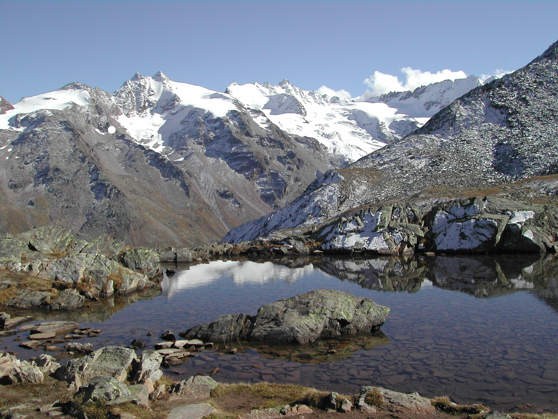 Blick hinauf zur Berghütte