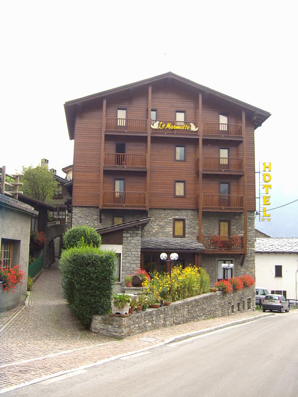 Albergo Le Marmotte - Exterior in summer