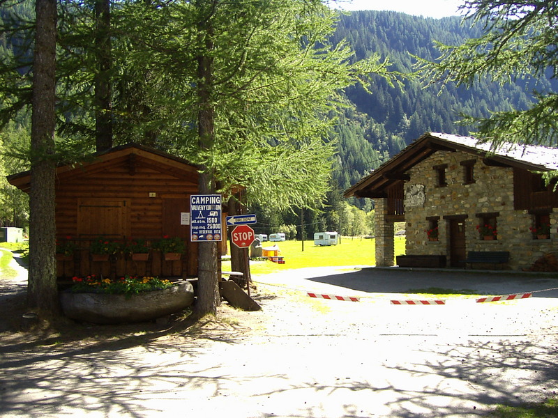 Außenaufnahme im Sommer