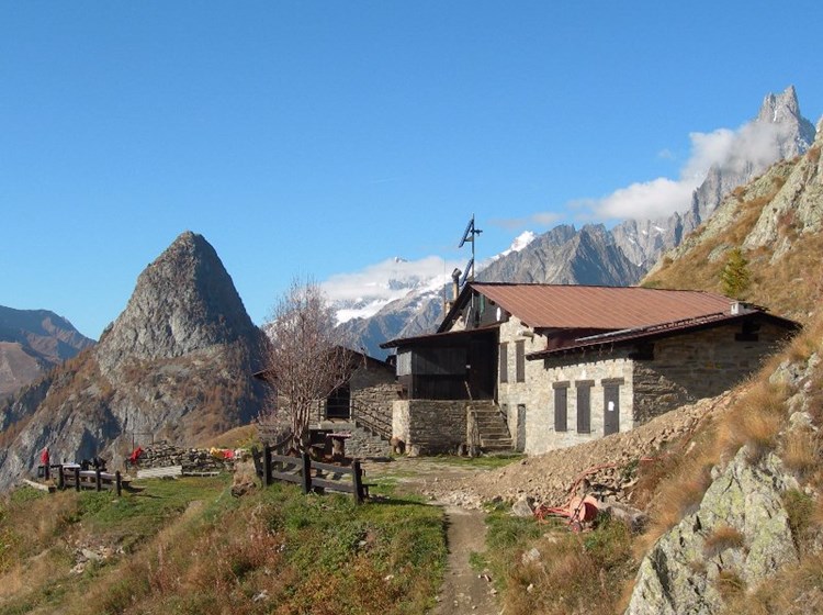 Berghütte Bertone – Außenansicht im Sommer