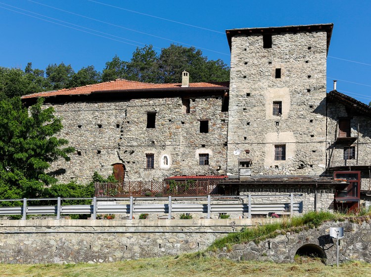 Casa fuerte de Rhins - Roisan