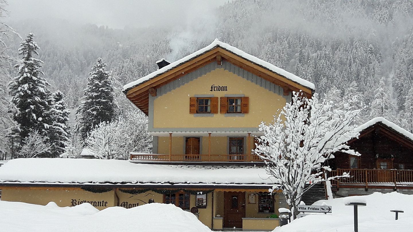 The restaurant under the snow