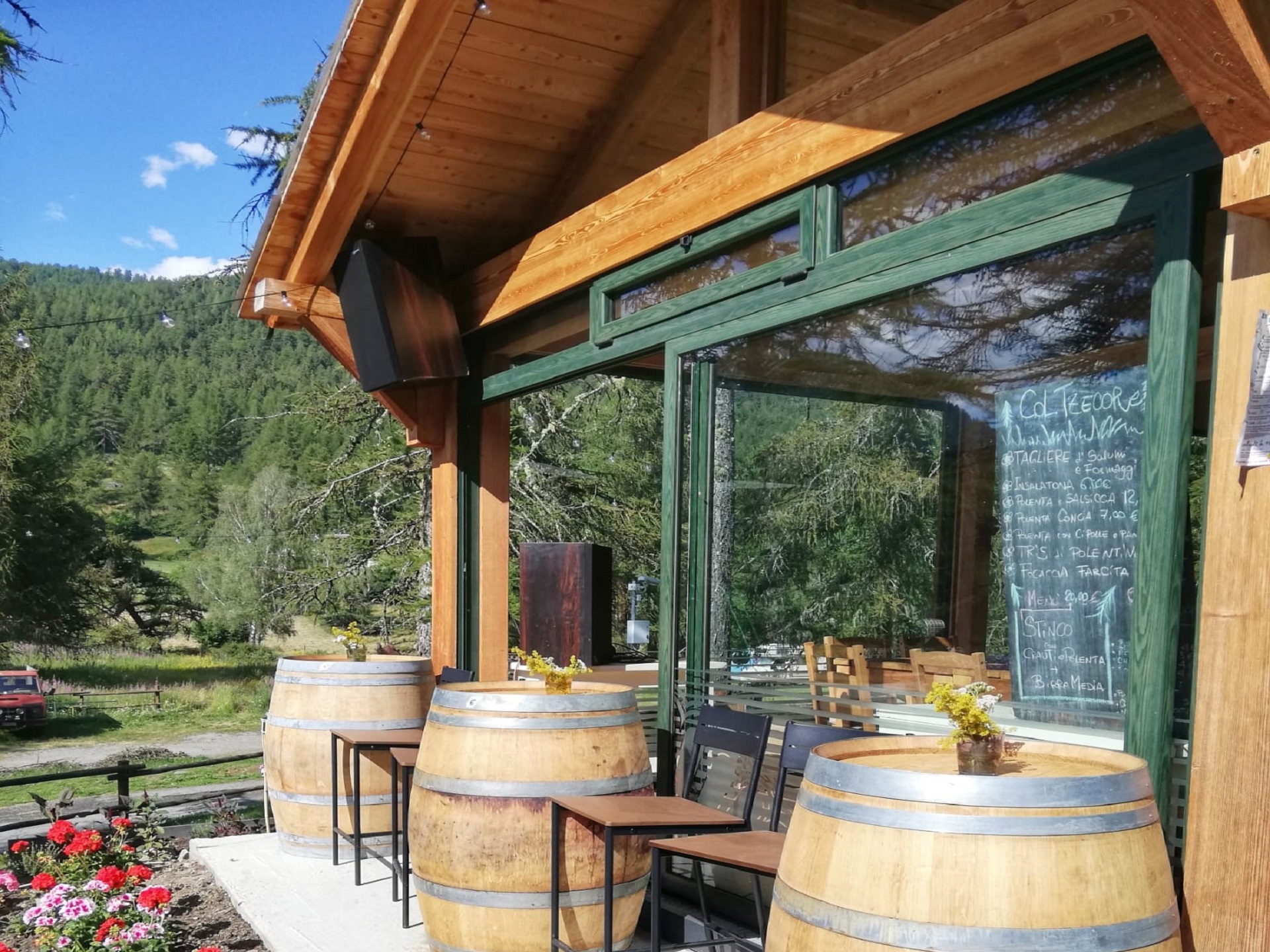 Eingang zum Bar-Restaurant
