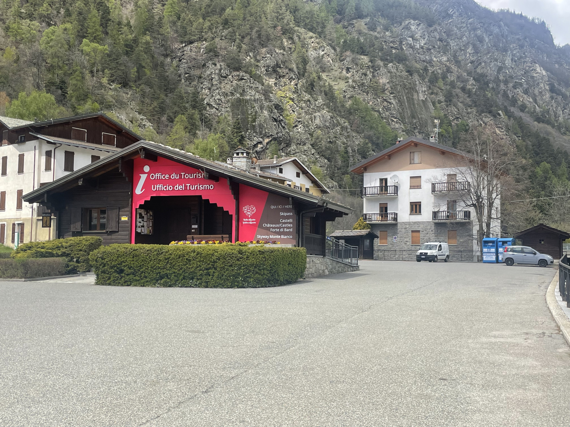 Estacionamiento Attilio Rolando