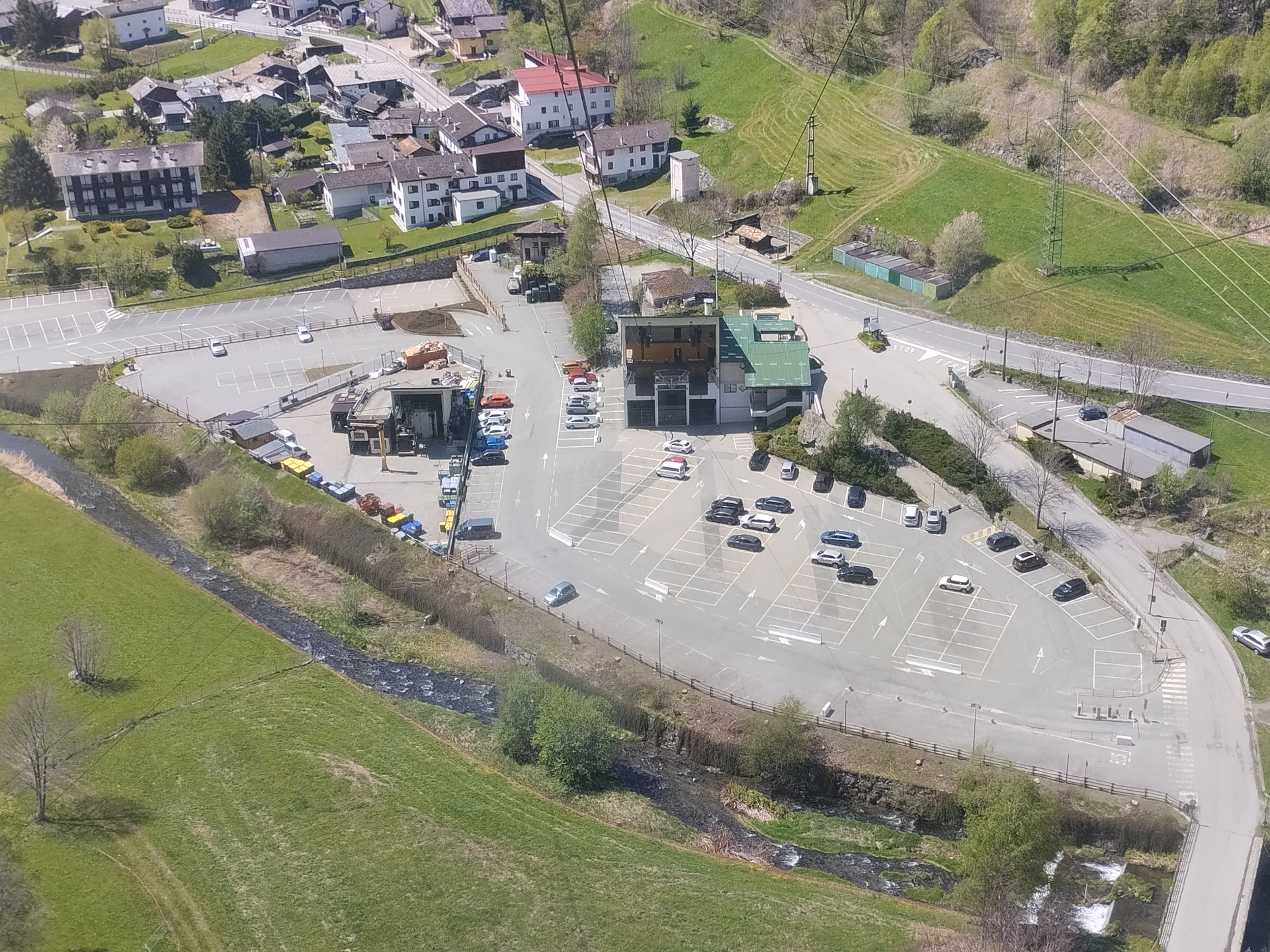 Estacionamiento de salida del teleférico de Chamois