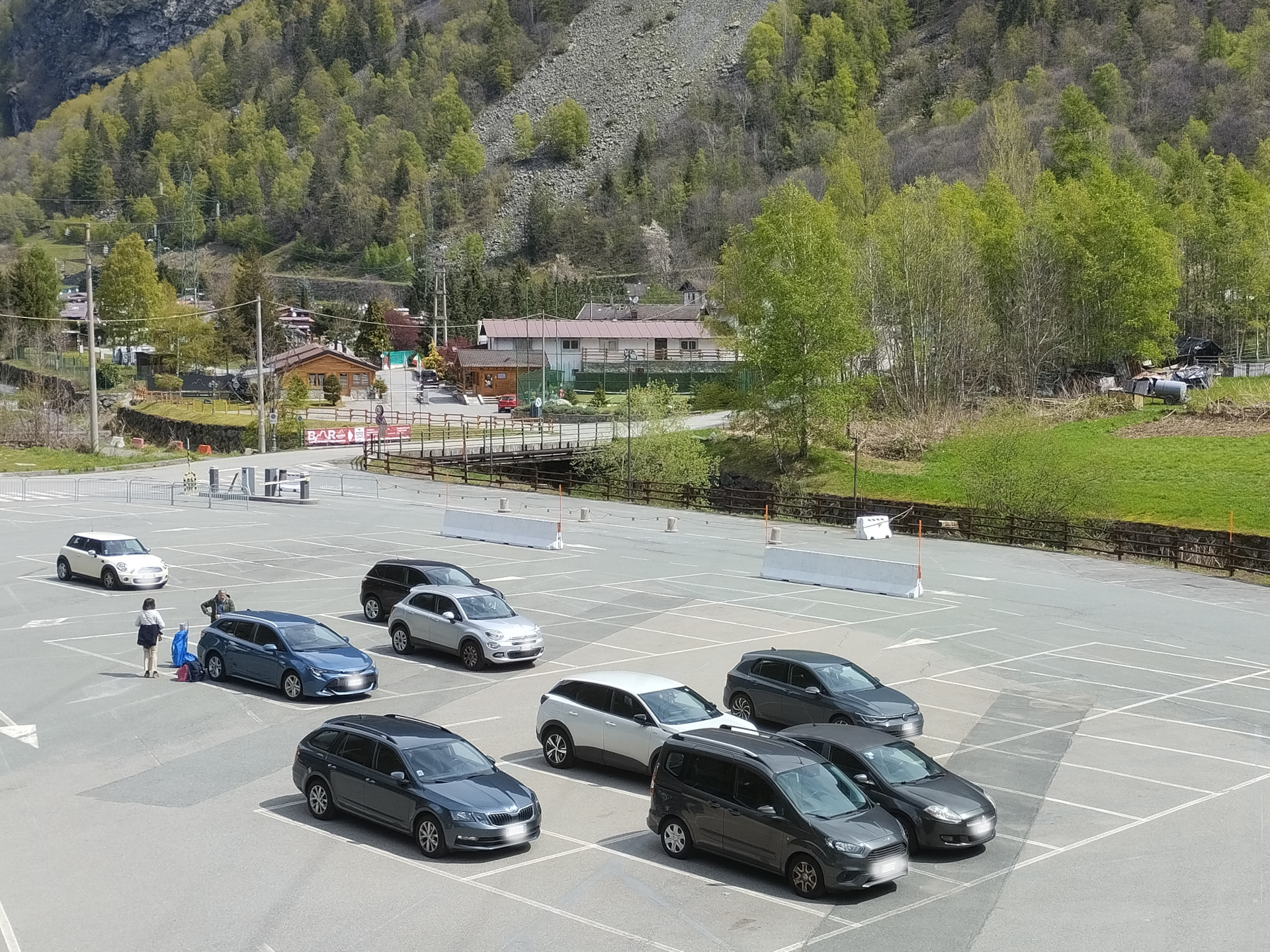 Estacionamiento de salida del teleférico de Chamois