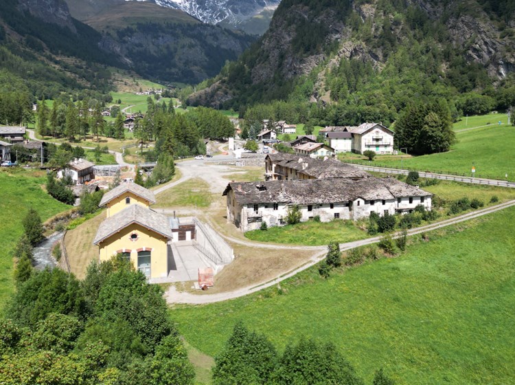 Les Rey mining complex