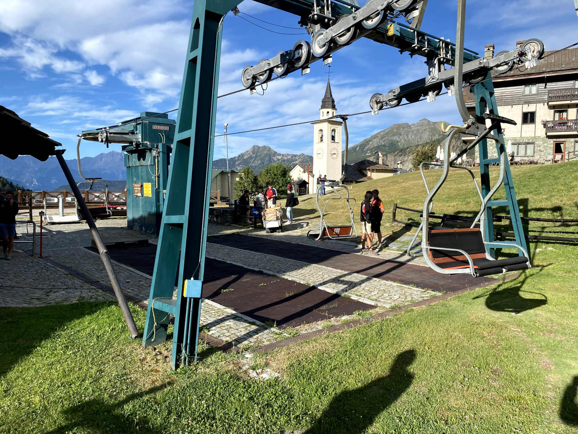 Departure of the Lod lake chairlift