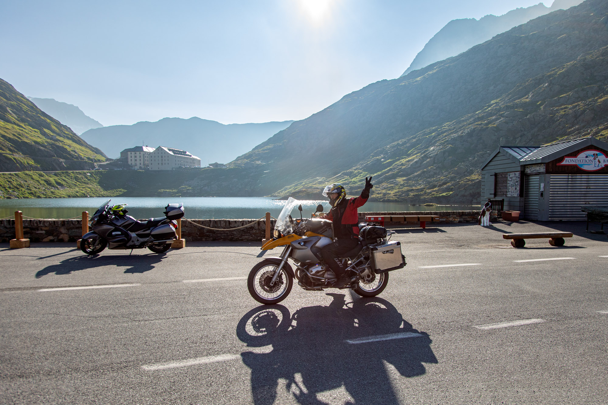 in moto al Gran San Bernardo