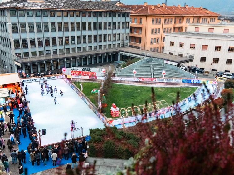 pista su ghiaccio - piazza Narbonne - Aosta