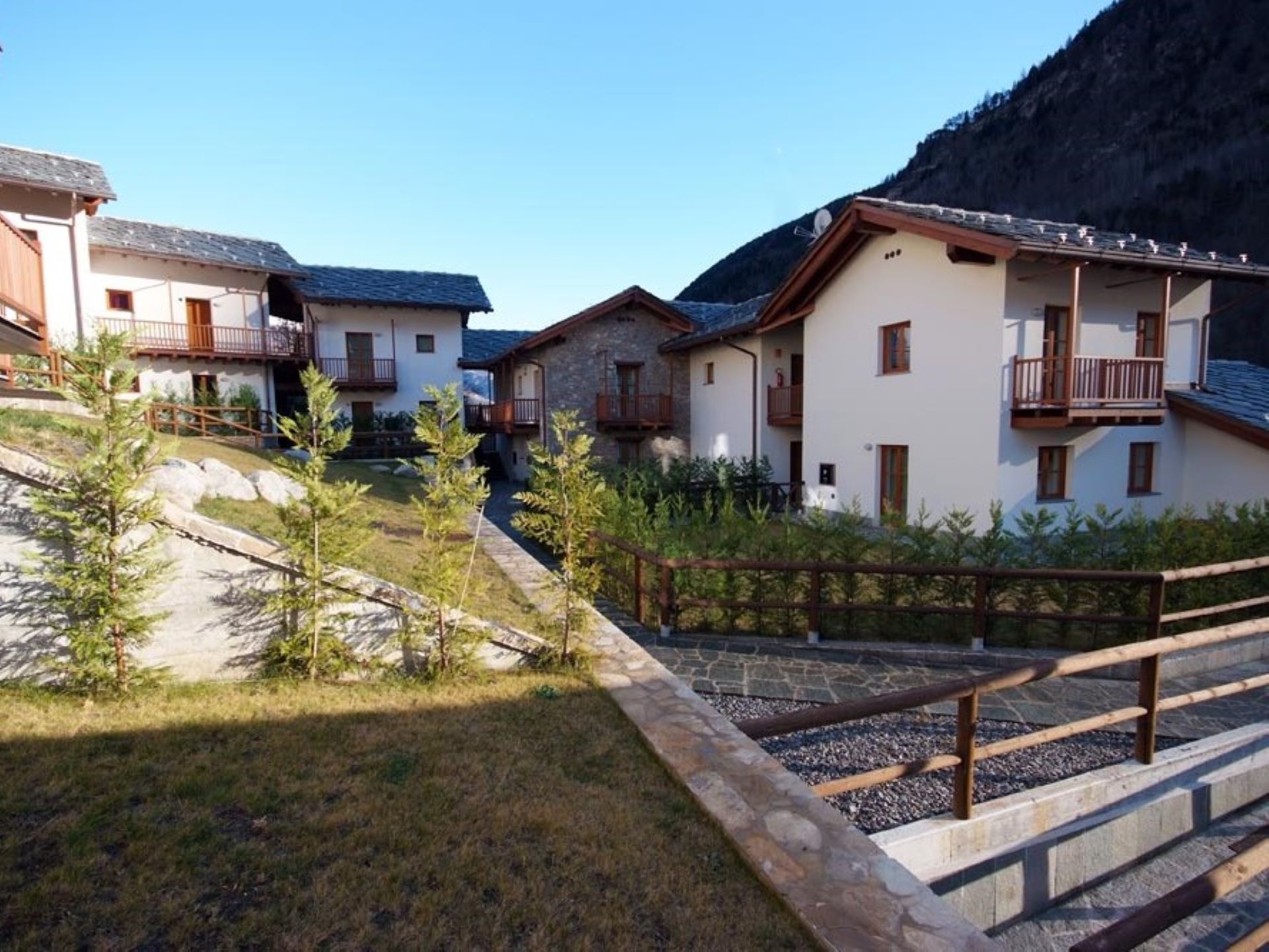 Villaggio delle Alpi - extérieur en été