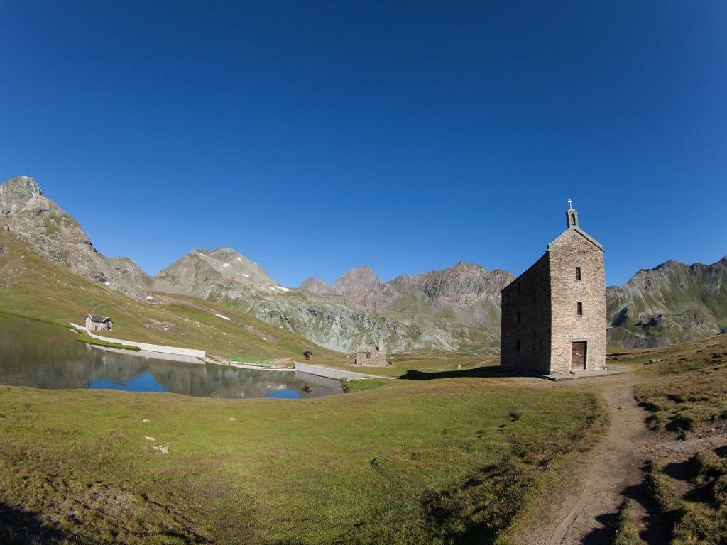 Santuario e lago Miserin