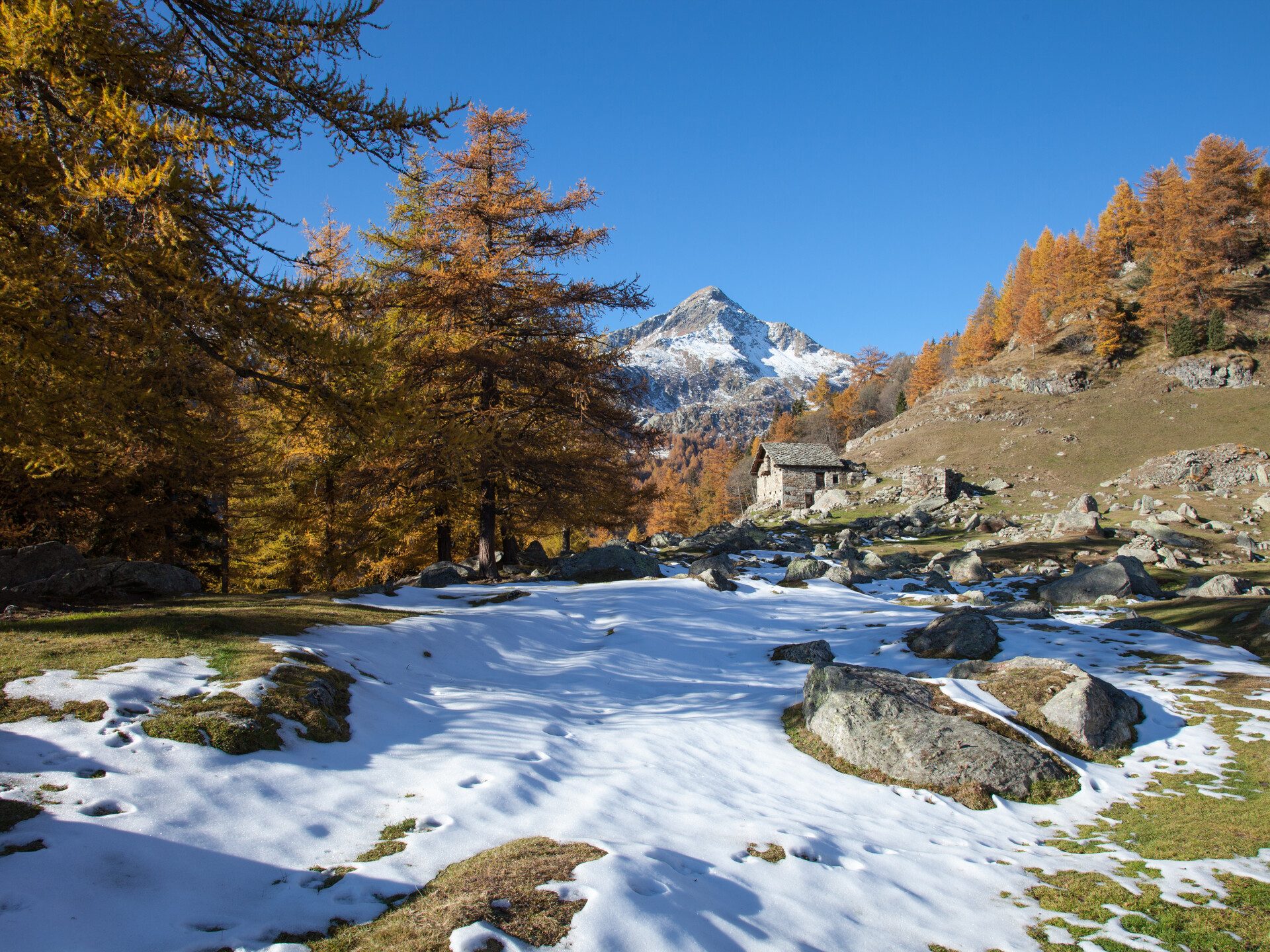 Prima neve d'autunno nel vallone di San Grato