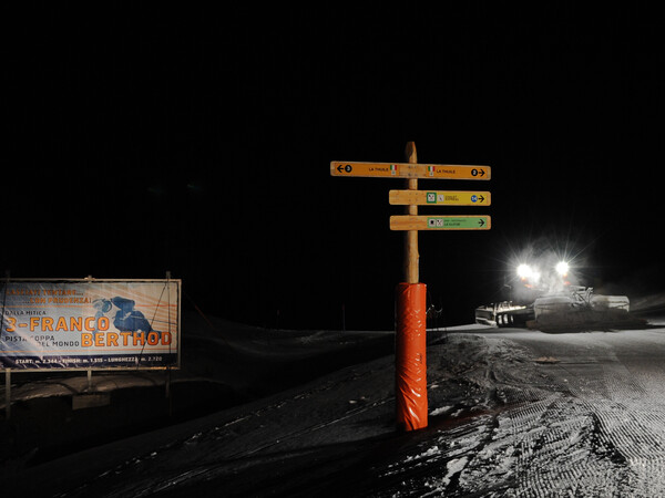 la Thuile - Gatto delle nevi al lavoro sulle piste