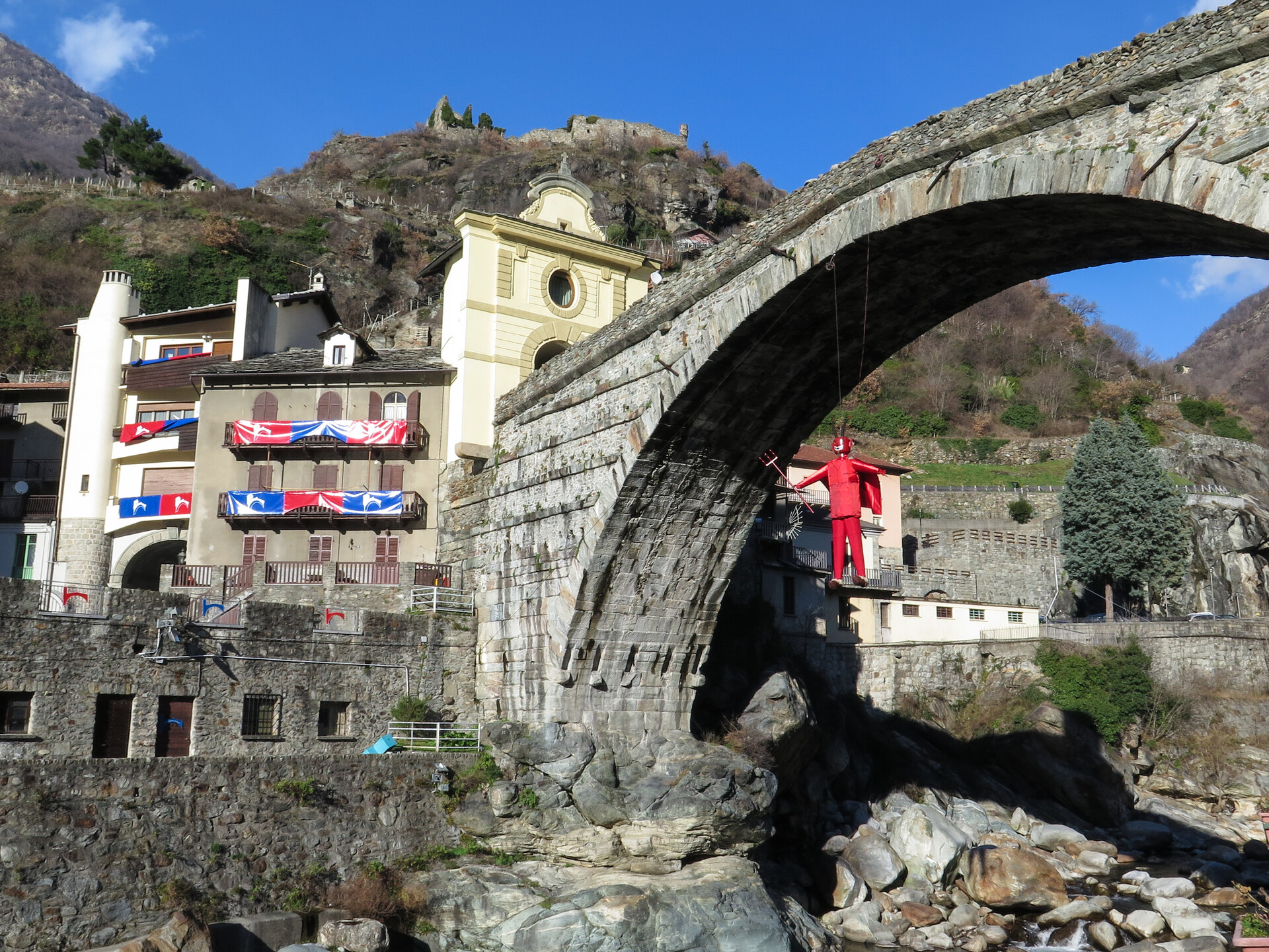 Il diavolo sotto al ponte romano