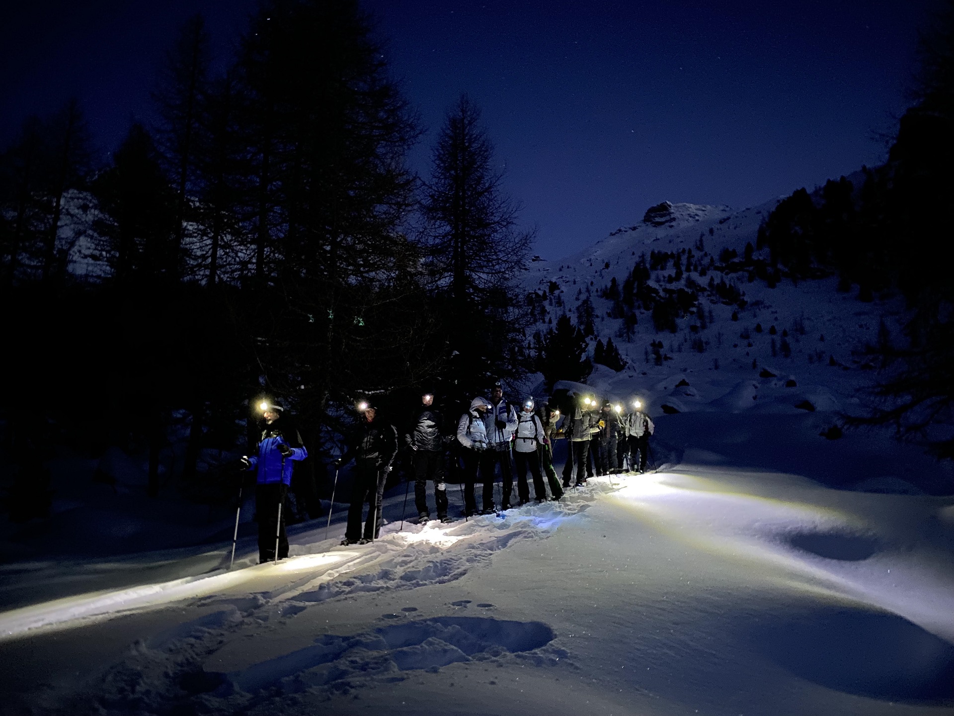 Raquettes au coucher du soleil dans le Val d'Ayas