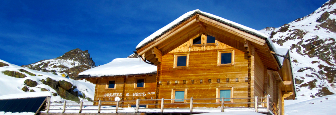 Rifugio Orestes Hütte - Exterior in winter
