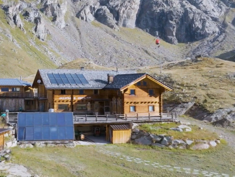 Rifugio Orestes Hütte -  Exterior in summer