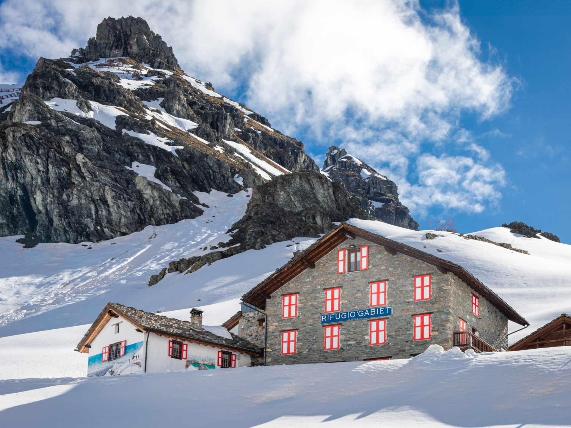 Rifugio Gabiet - Exterior in winter